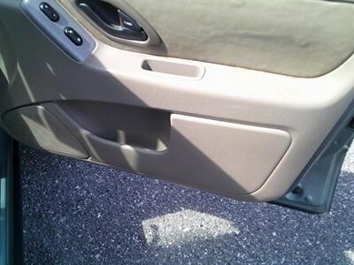 2005 Ford Escape XLT - Photo 13 - Sarasota, FL 34233