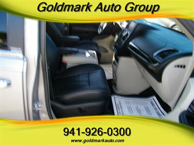 2013 Chrysler Town & Country Touring-L   - Photo 18 - Sarasota, FL 34233