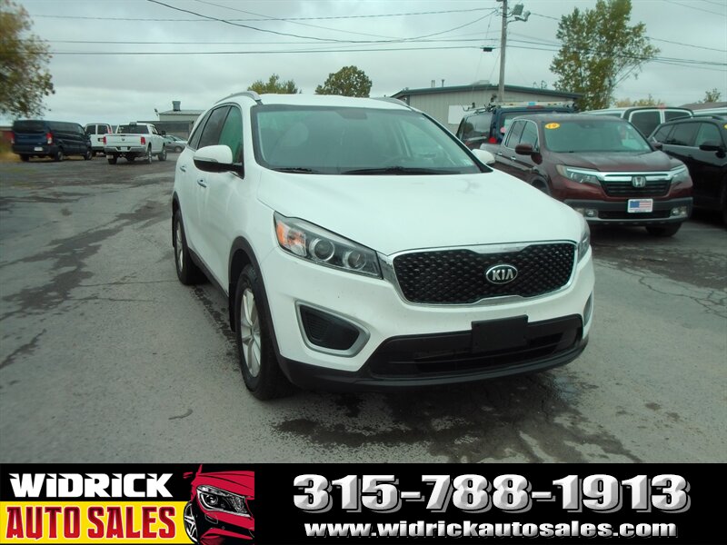 2018 Kia Sorento LX - Photo 1 - Watertown, NY 13601