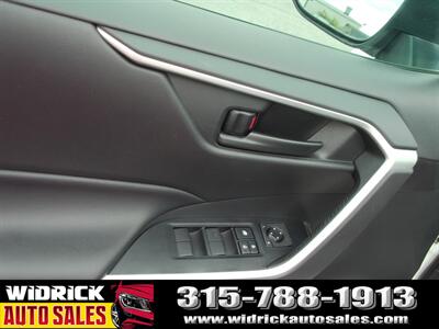 2020 Toyota RAV4 Hybrid LE   - Photo 11 - Watertown, NY 13601