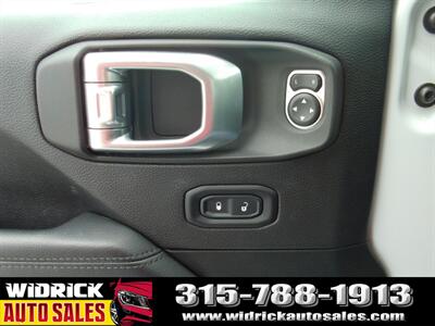 2020 Jeep Wrangler Unlimited Sahara Altitude   - Photo 8 - Watertown, NY 13601