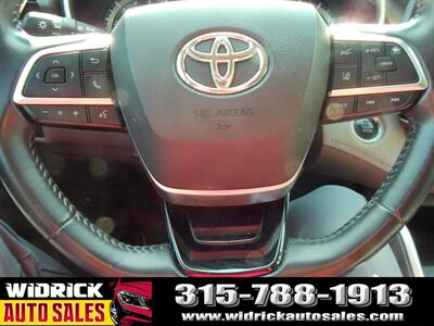 2021 Toyota Highlander XLE   - Photo 8 - Watertown, NY 13601