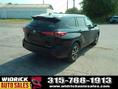 2021 Toyota Highlander XLE   - Photo 15 - Watertown, NY 13601