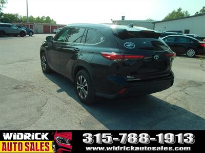 2021 Toyota Highlander XLE   - Photo 17 - Watertown, NY 13601