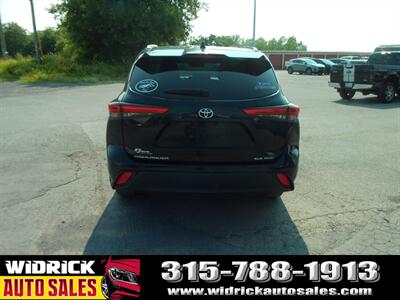 2021 Toyota Highlander XLE   - Photo 16 - Watertown, NY 13601