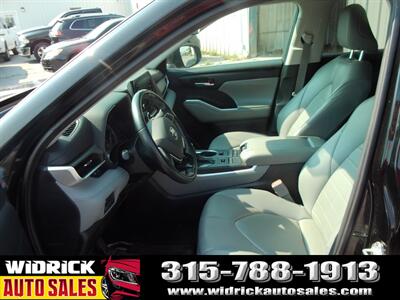 2021 Toyota Highlander XLE   - Photo 4 - Watertown, NY 13601