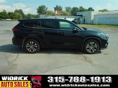 2021 Toyota Highlander XLE   - Photo 14 - Watertown, NY 13601