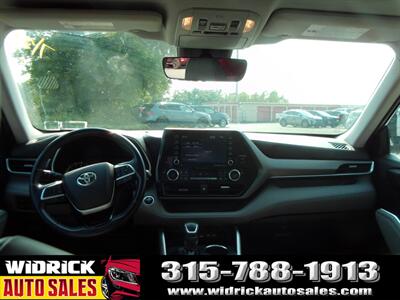 2021 Toyota Highlander XLE   - Photo 7 - Watertown, NY 13601