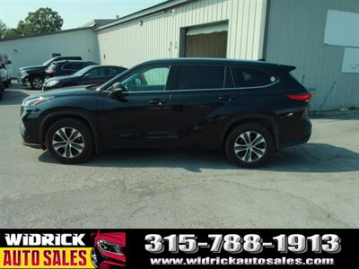 2021 Toyota Highlander XLE   - Photo 18 - Watertown, NY 13601