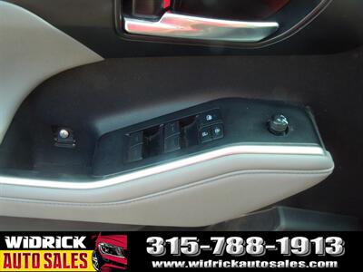 2021 Toyota Highlander XLE   - Photo 11 - Watertown, NY 13601