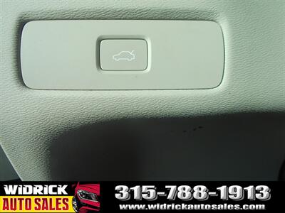 2023 Volvo XC60 B5 Plus Bright Theme - Photo 12 - Watertown, NY 13601