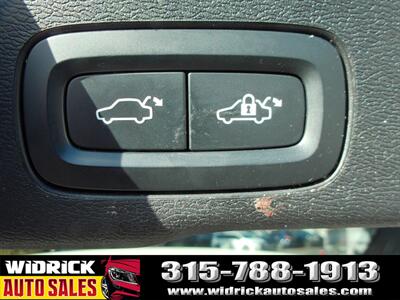 2023 Volvo XC60 B5 Plus Bright Theme - Photo 9 - Watertown, NY 13601