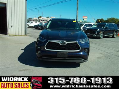 2022 Toyota Highlander XLE - Photo 2 - Watertown, NY 13601