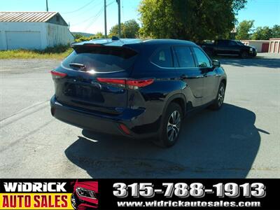 2022 Toyota Highlander XLE - Photo 5 - Watertown, NY 13601