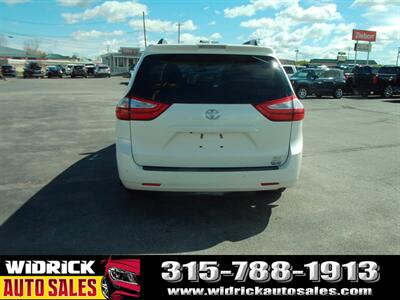 2018 Toyota Sienna XLE Premium 7 Passenger - Photo 5 - Watertown, NY 13601