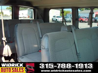 2016 Chevrolet Express LT Passenger   - Photo 6 - Watertown, NY 13601