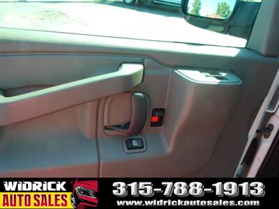 2016 Chevrolet Express LT Passenger   - Photo 10 - Watertown, NY 13601
