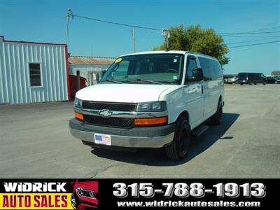 2016 Chevrolet Express LT Passenger   - Photo 3 - Watertown, NY 13601