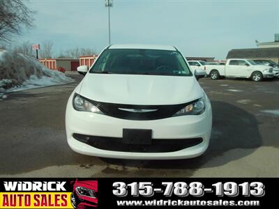 2022 Chrysler Voyager LX   - Photo 2 - Watertown, NY 13601