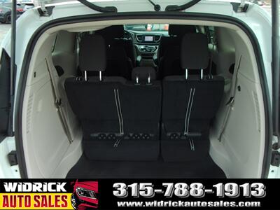 2022 Chrysler Voyager LX   - Photo 6 - Watertown, NY 13601