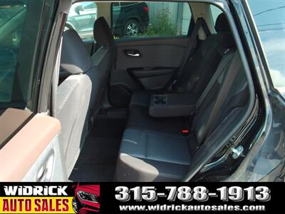 2023 Nissan Rogue SV   - Photo 5 - Watertown, NY 13601