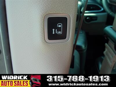 2022 Chrysler Pacifica Touring L - Photo 14 - Watertown, NY 13601