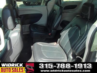 2022 Chrysler Pacifica Touring L - Photo 5 - Watertown, NY 13601