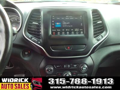 2019 Jeep Cherokee Latitude Plus   - Photo 8 - Watertown, NY 13601