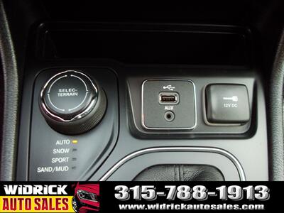 2019 Jeep Cherokee Latitude Plus   - Photo 11 - Watertown, NY 13601