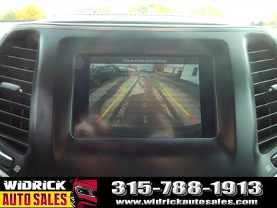 2019 Jeep Cherokee Latitude Plus   - Photo 10 - Watertown, NY 13601
