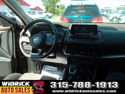2021 Nissan Rogue SV   - Photo 6 - Watertown, NY 13601