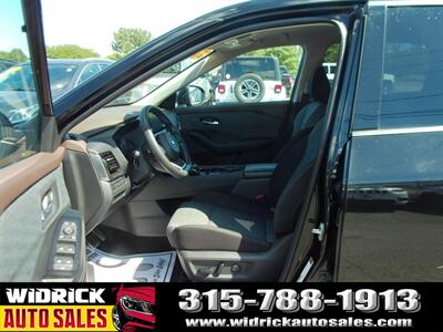 2021 Nissan Rogue SV   - Photo 4 - Watertown, NY 13601