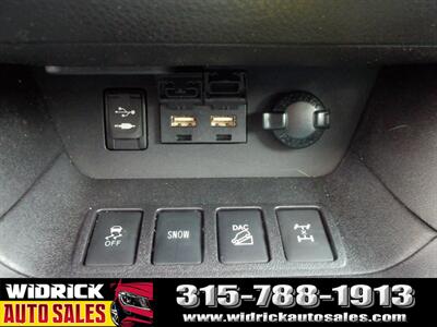 2019 Toyota Highlander XLE   - Photo 11 - Watertown, NY 13601