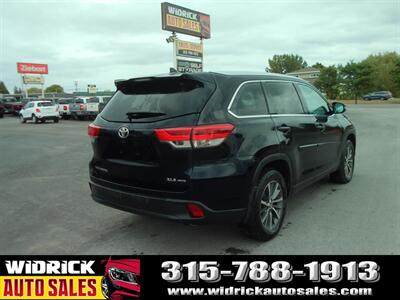 2019 Toyota Highlander XLE   - Photo 5 - Watertown, NY 13601