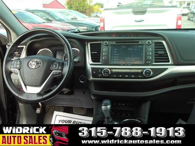 2019 Toyota Highlander XLE   - Photo 7 - Watertown, NY 13601