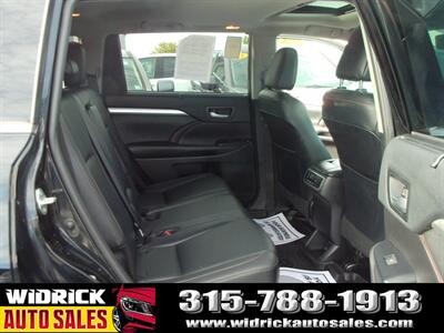 2019 Toyota Highlander XLE   - Photo 5 - Watertown, NY 13601