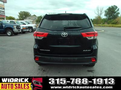 2019 Toyota Highlander XLE   - Photo 6 - Watertown, NY 13601