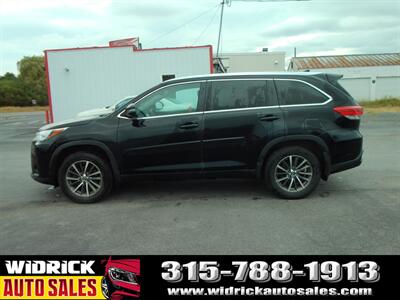 2019 Toyota Highlander XLE   - Photo 8 - Watertown, NY 13601