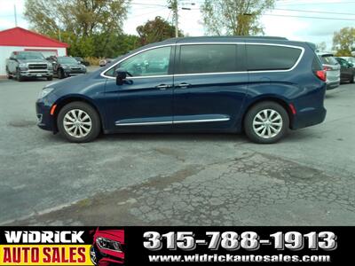 2017 Chrysler Pacifica Touring-L   - Photo 8 - Watertown, NY 13601