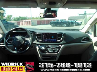 2022 Chrysler Pacifica Touring L - Photo 7 - Watertown, NY 13601