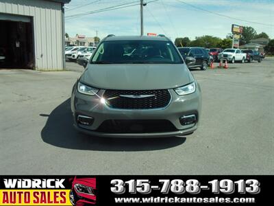 2022 Chrysler Pacifica Touring L - Photo 2 - Watertown, NY 13601