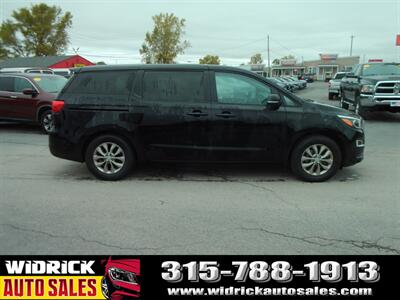 2020 Kia Sedona LX   - Photo 4 - Watertown, NY 13601