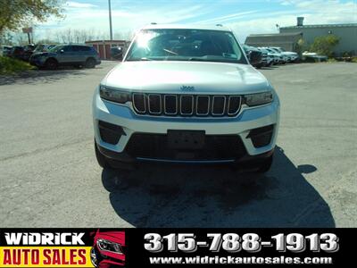 2023 Jeep Grand Cherokee Laredo - Photo 2 - Watertown, NY 13601