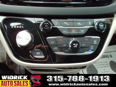 2023 Chrysler Pacifica Touring L   - Photo 11 - Watertown, NY 13601