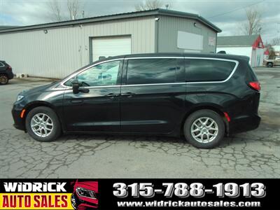2023 Chrysler Pacifica Touring L   - Photo 18 - Watertown, NY 13601
