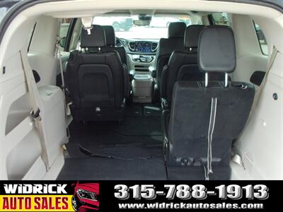 2023 Chrysler Pacifica Touring L   - Photo 5 - Watertown, NY 13601