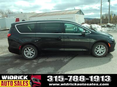 2023 Chrysler Pacifica Touring L   - Photo 14 - Watertown, NY 13601