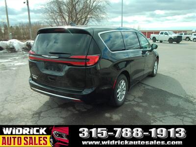 2023 Chrysler Pacifica Touring L   - Photo 15 - Watertown, NY 13601