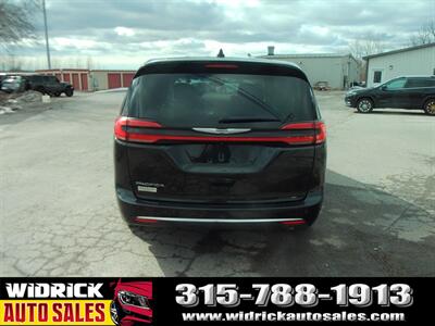 2023 Chrysler Pacifica Touring L   - Photo 16 - Watertown, NY 13601