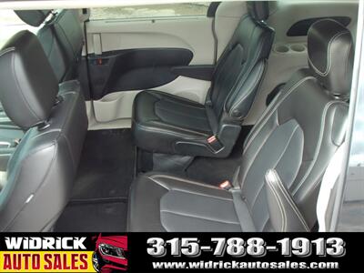 2023 Chrysler Pacifica Touring L   - Photo 4 - Watertown, NY 13601
